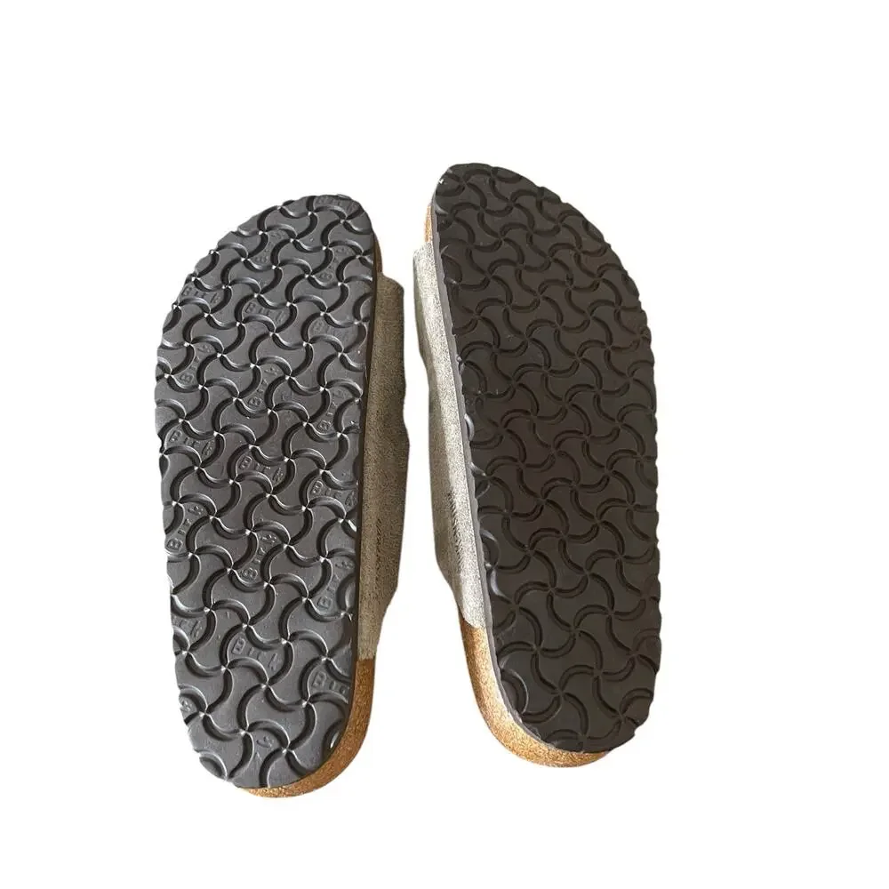 Birkenstock Arizona sandals in a taupe M:11
